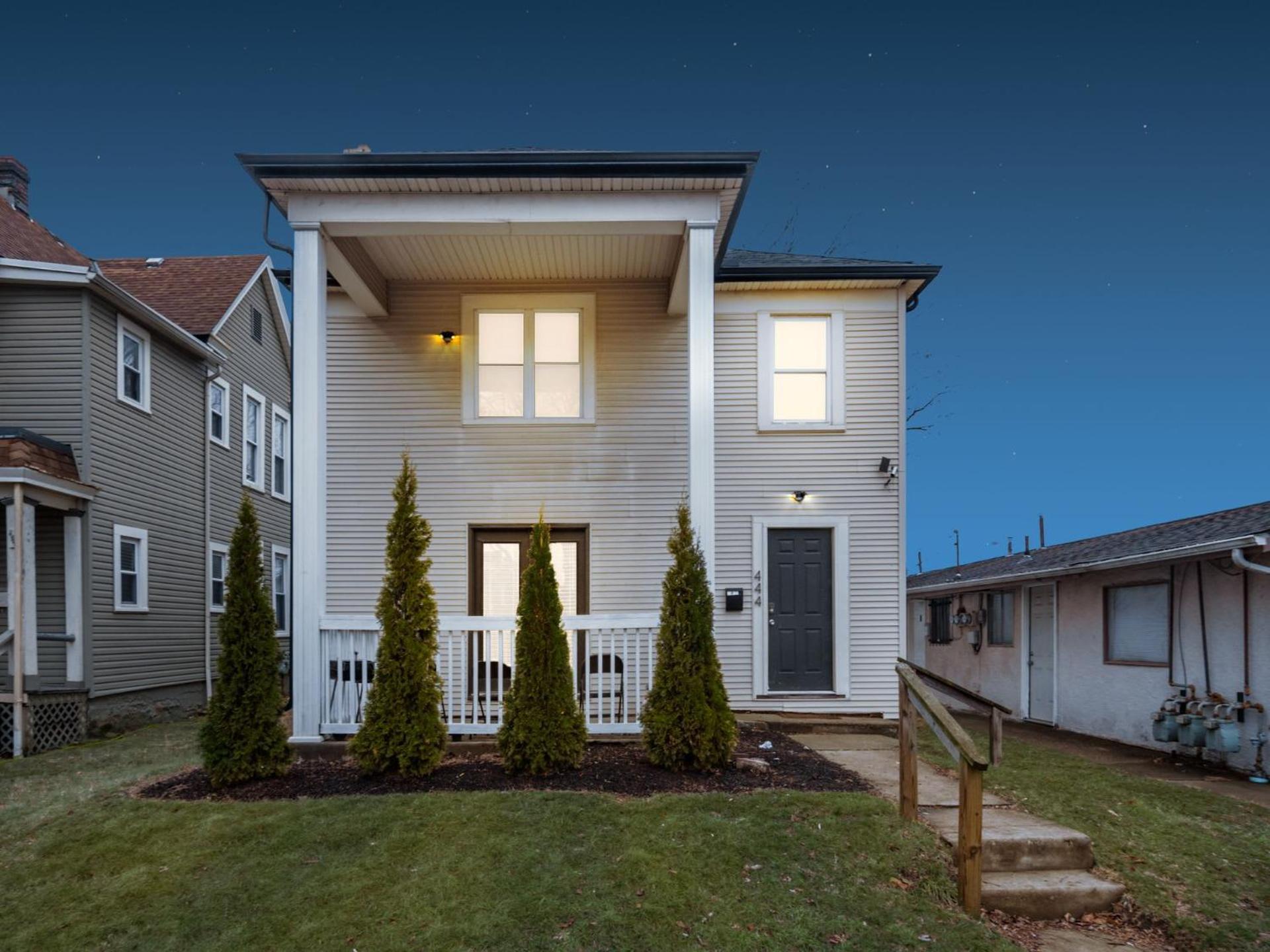 Вилла Housepitality - The Osu Mansion- Osu Sleeps 20 Колумбус Экстерьер фото