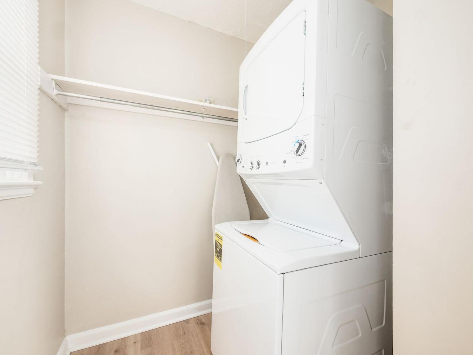 Вилла Housepitality - The Osu Mansion- Osu Sleeps 20 Колумбус Экстерьер фото