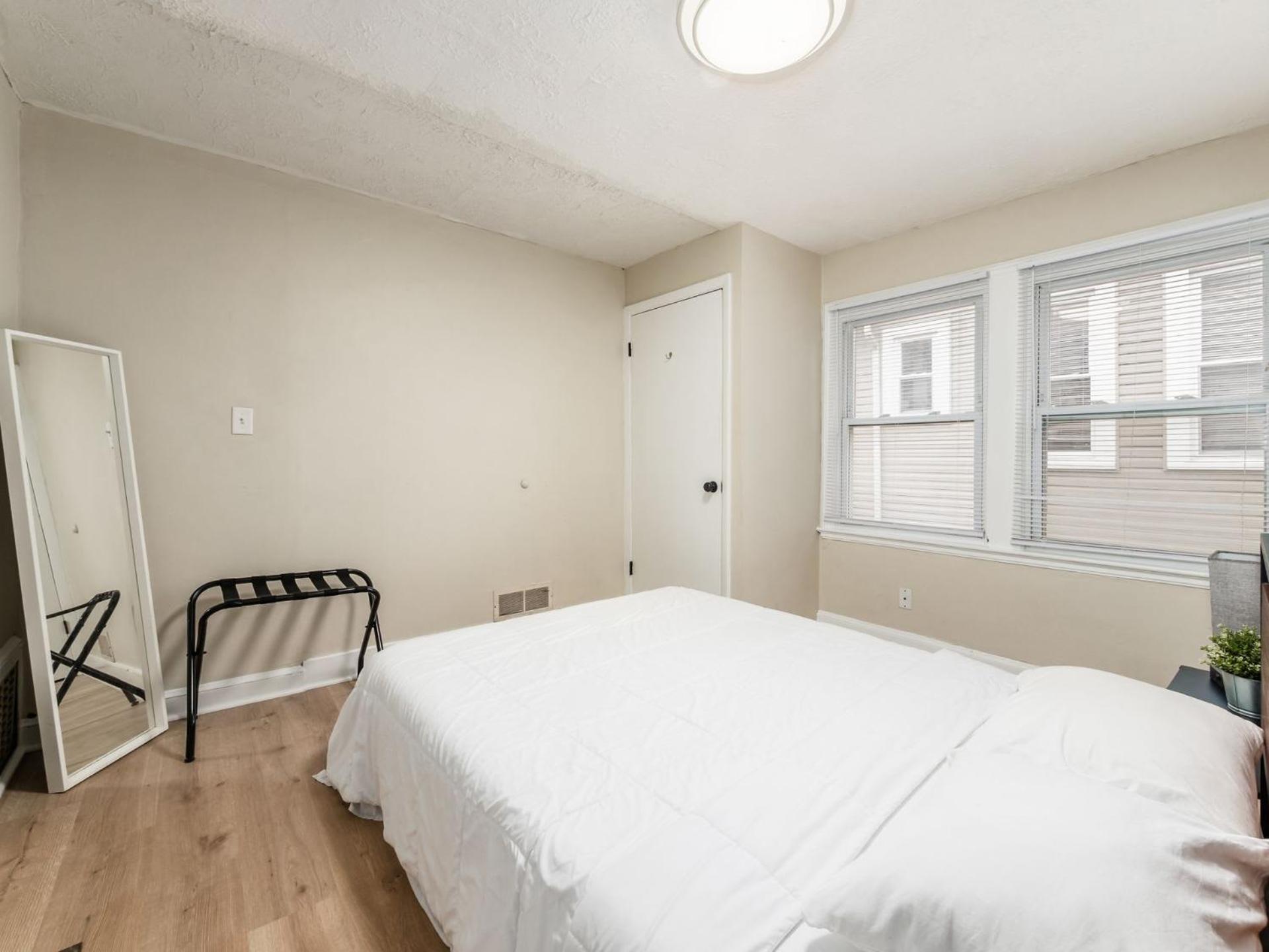 Вилла Housepitality - The Osu Mansion- Osu Sleeps 20 Колумбус Экстерьер фото