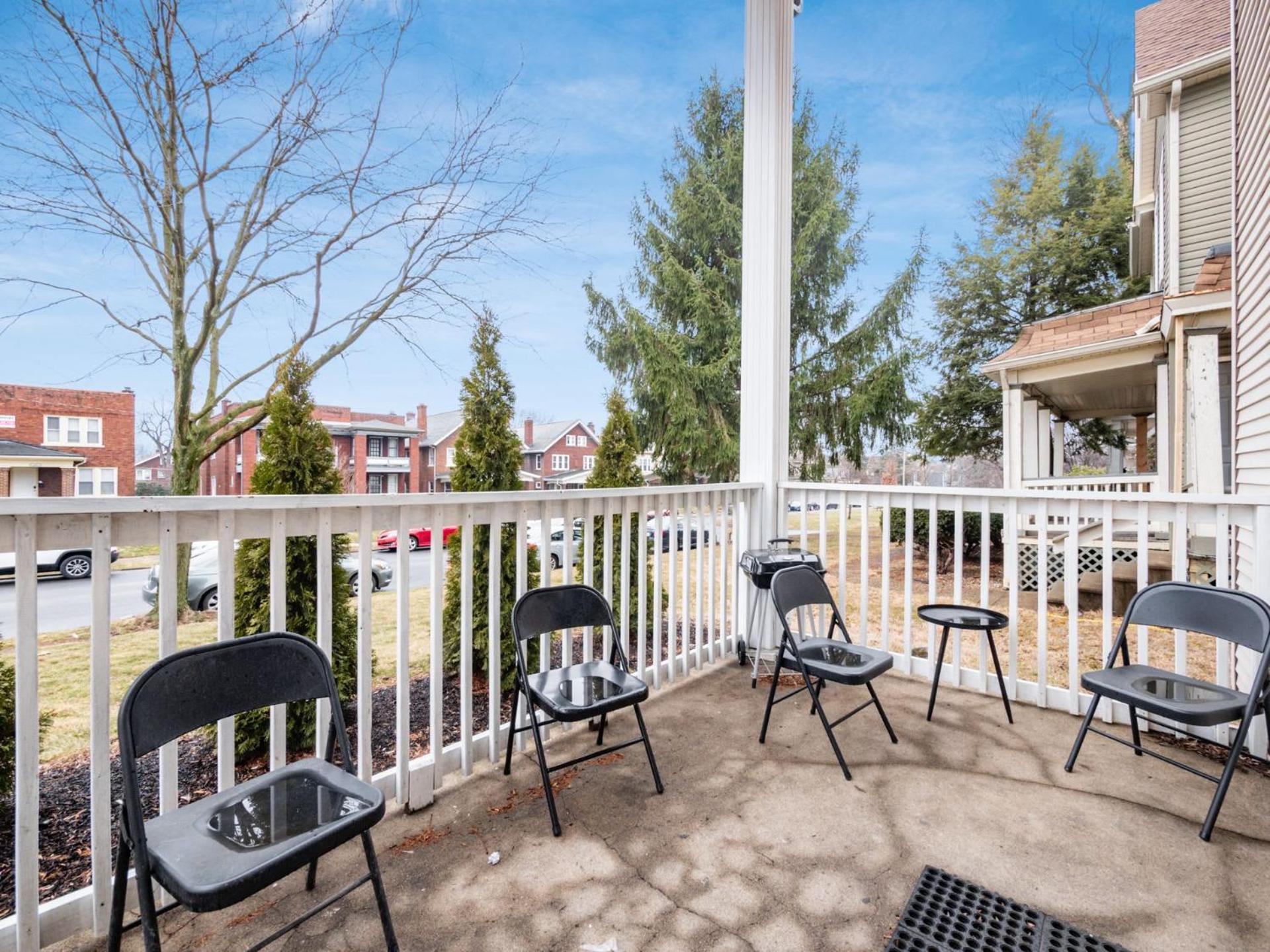 Вилла Housepitality - The Osu Mansion- Osu Sleeps 20 Колумбус Экстерьер фото