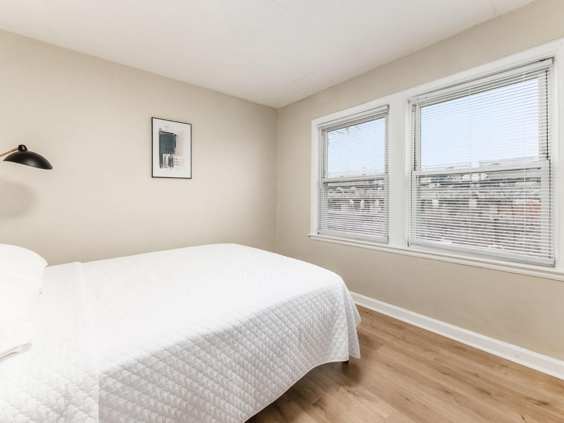 Вилла Housepitality - The Osu Mansion- Osu Sleeps 20 Колумбус Экстерьер фото