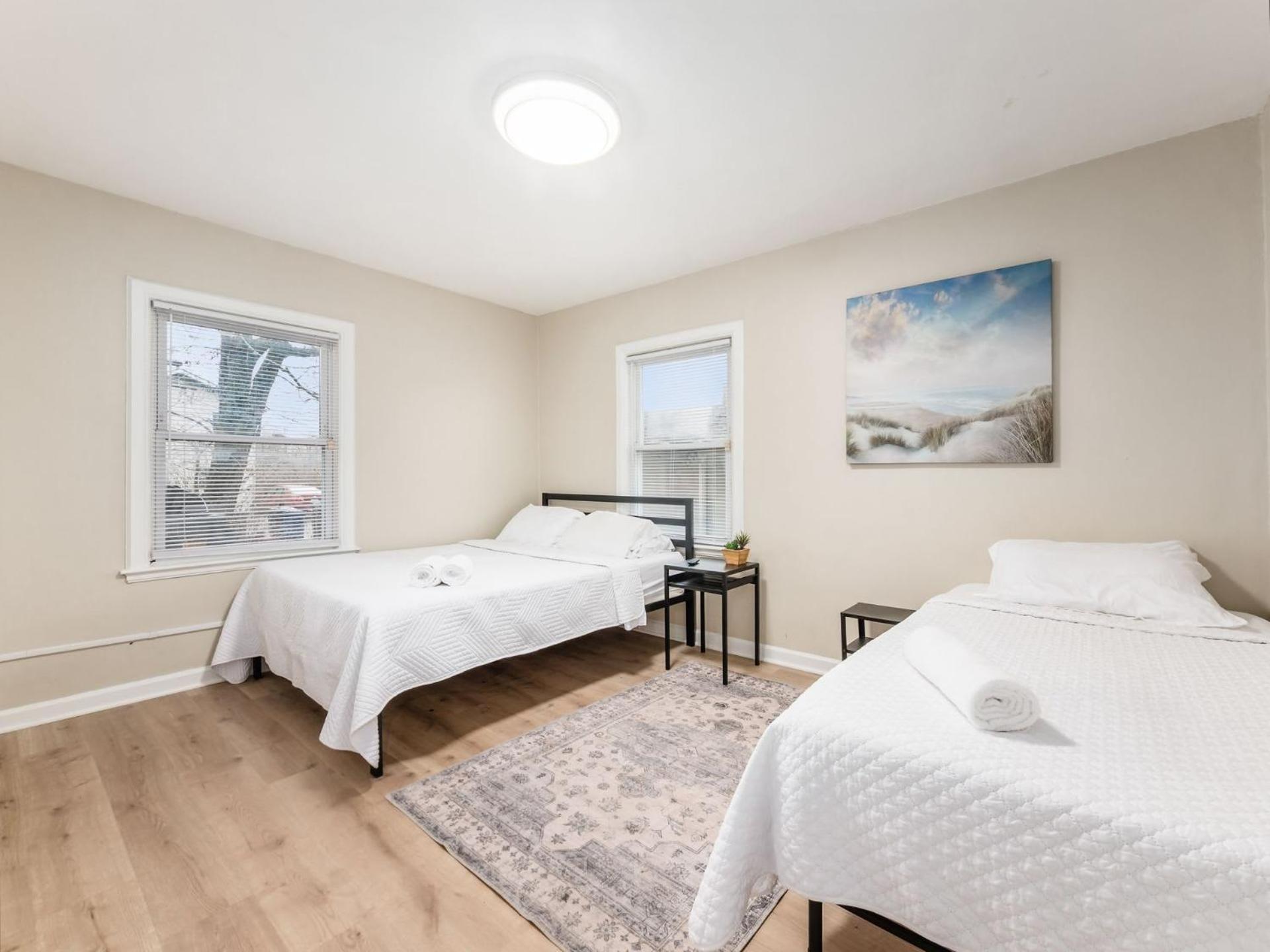 Вилла Housepitality - The Osu Mansion- Osu Sleeps 20 Колумбус Экстерьер фото