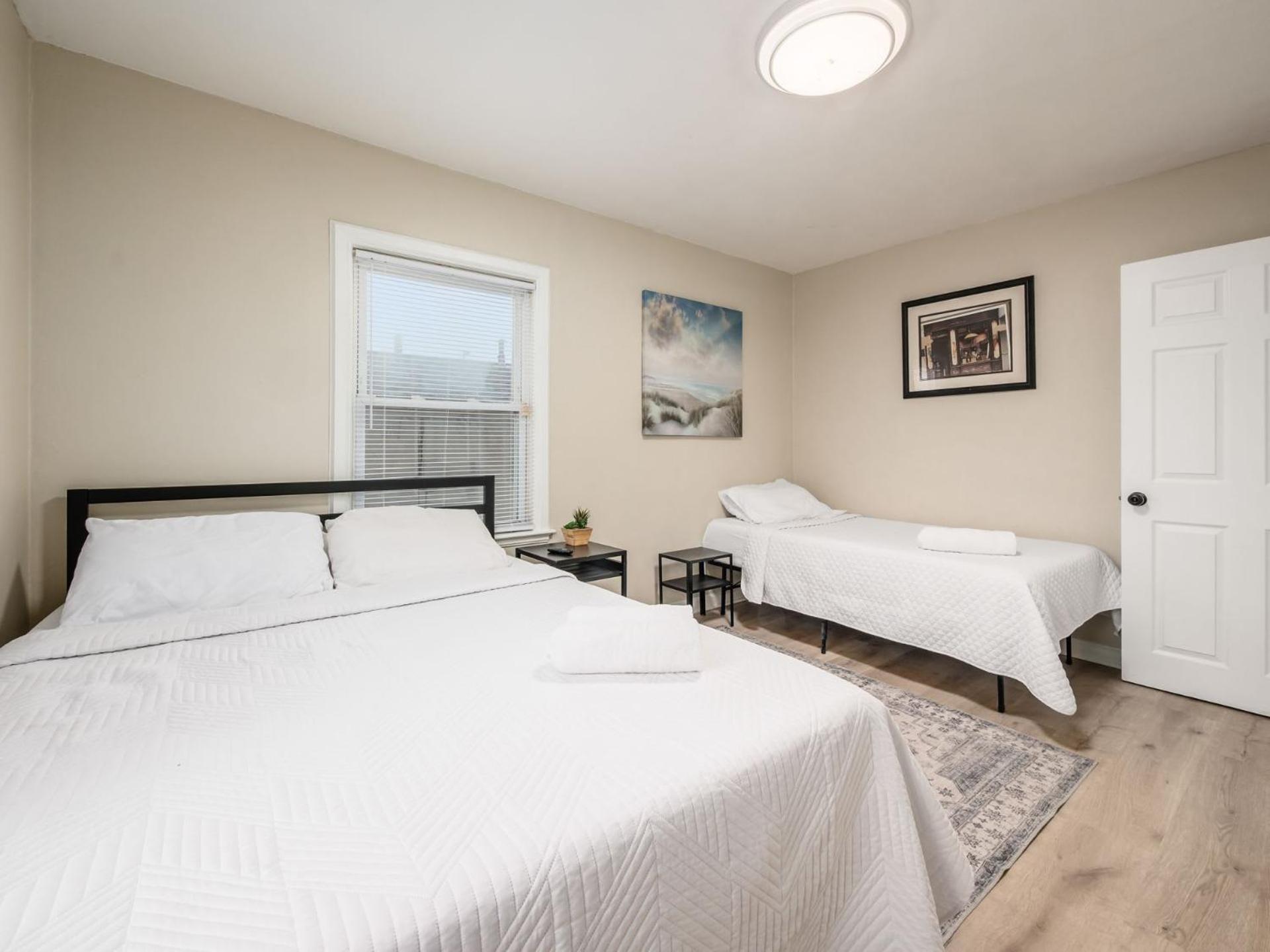 Вилла Housepitality - The Osu Mansion- Osu Sleeps 20 Колумбус Экстерьер фото