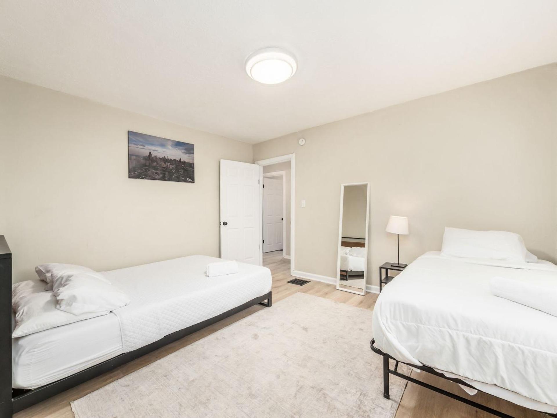 Вилла Housepitality - The Osu Mansion- Osu Sleeps 20 Колумбус Экстерьер фото