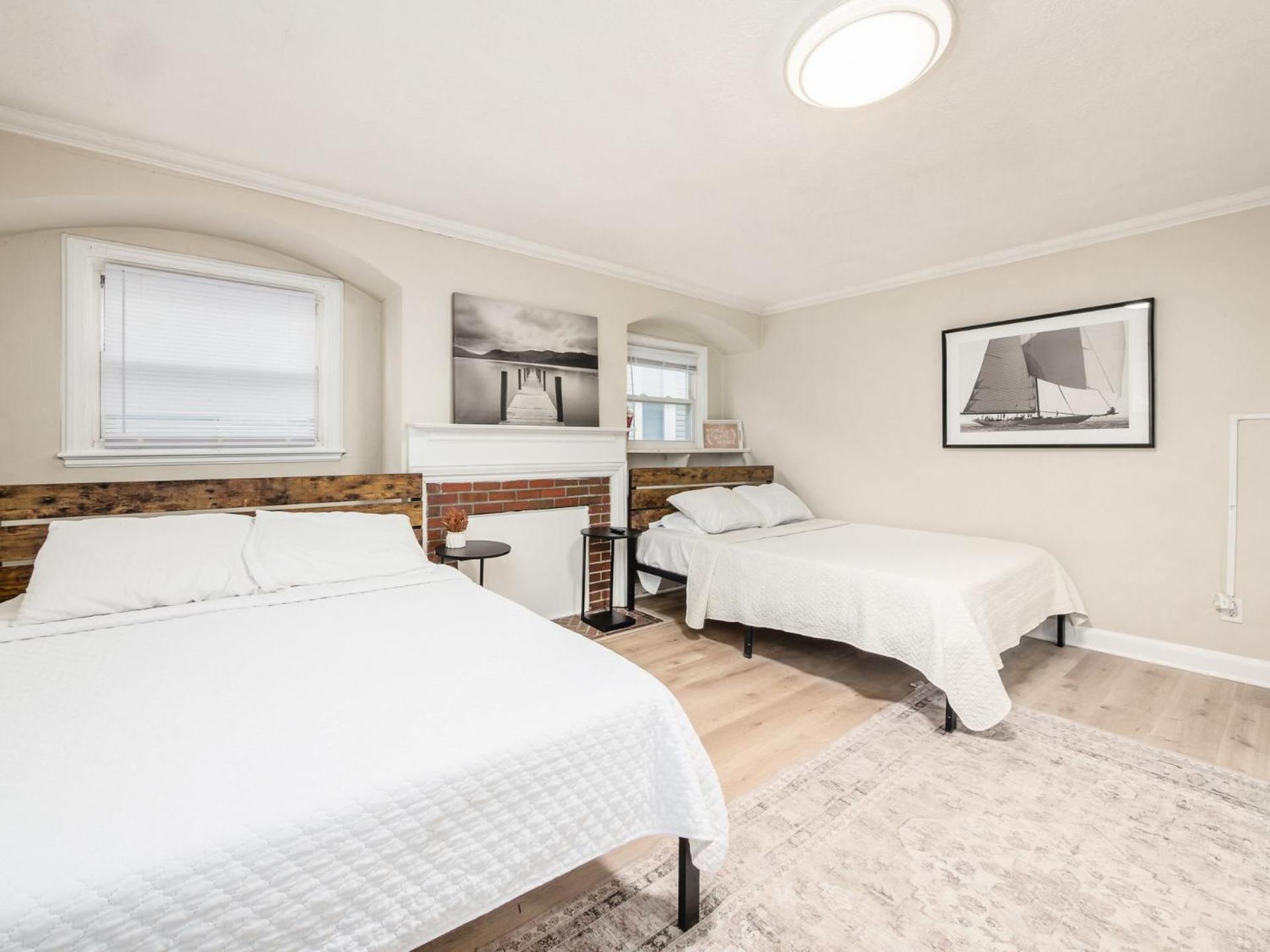 Вилла Housepitality - The Osu Mansion- Osu Sleeps 20 Колумбус Экстерьер фото