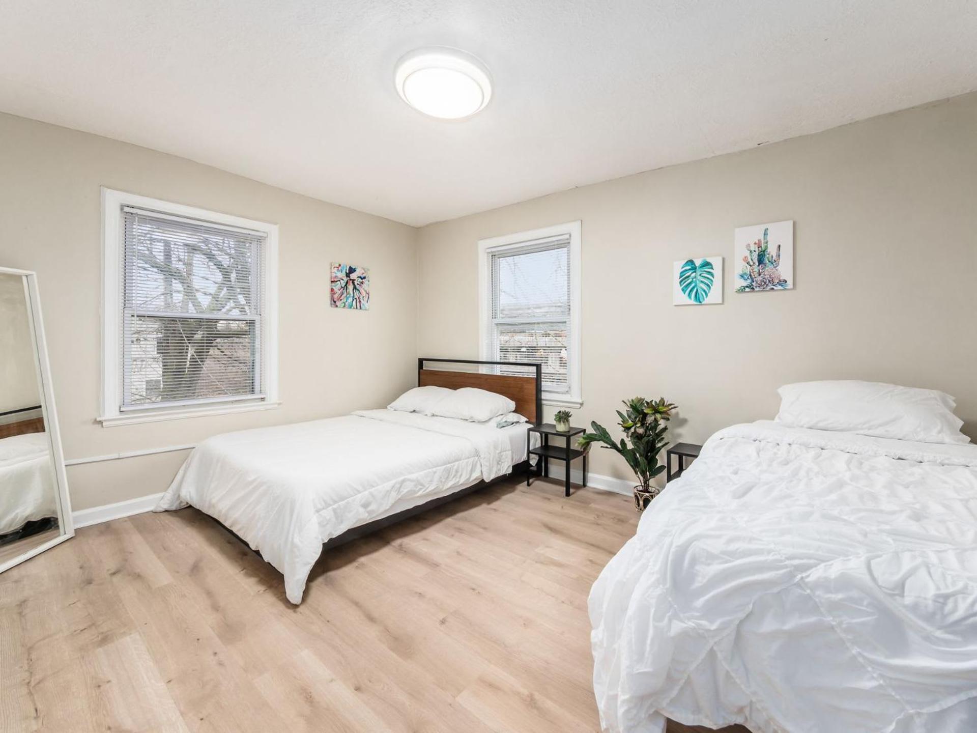 Вилла Housepitality - The Osu Mansion- Osu Sleeps 20 Колумбус Экстерьер фото